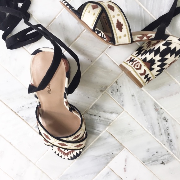 Boho Wedge Sandals with tie up lace NEW! - Picture 3 of 4